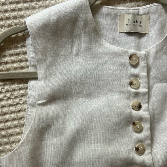 DISSH White Sleeveless Vest - Picture 6 of 6